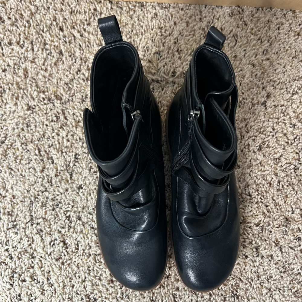 Romika Loire Leather Bootie NWOT - Picture 3 of 9